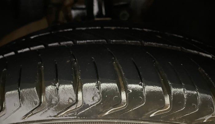 2017 Volkswagen Vento 1.2 TSI HIGHLINE PLUS AT, Petrol, Automatic, 92,325 km, Right Front Tyre Tread