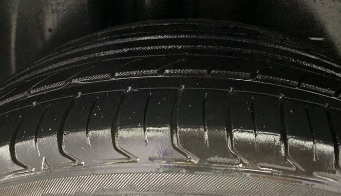 2017 Volkswagen Vento 1.2 TSI HIGHLINE PLUS AT, Petrol, Automatic, 92,325 km, Right Rear Tyre Tread