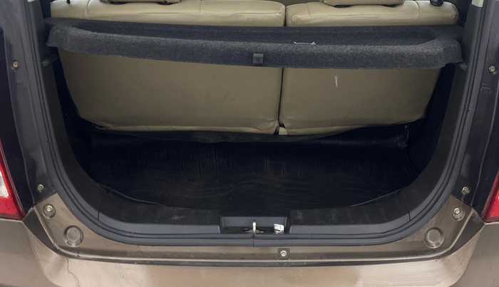 2017 Maruti Wagon R 1.0 VXI (O) AMT, Petrol, Automatic, 19,294 km, Boot Inside