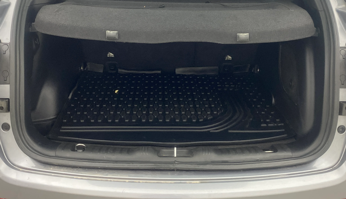 2021 Jeep Compass MODEL S (O) DIESEL 4X4 AT, Diesel, Automatic, 1,04,473 km, Boot Inside