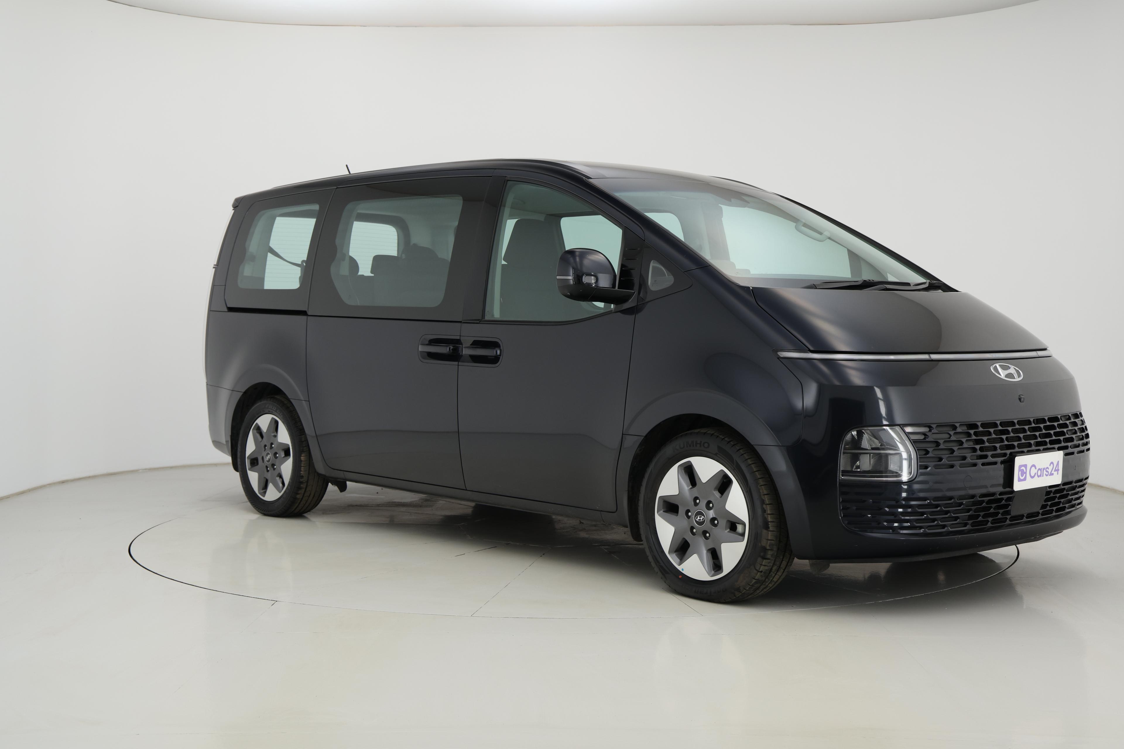 Hyundai Staria image