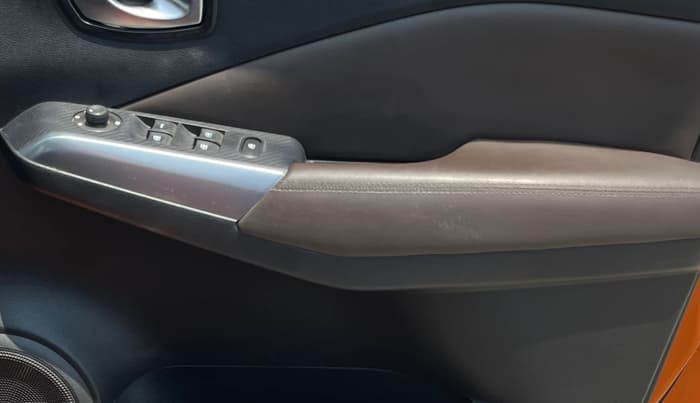 2019 Nissan Kicks XV PREMIUM DIESEL, Diesel, Manual, 78,345 km, Driver Side Door Panels Control