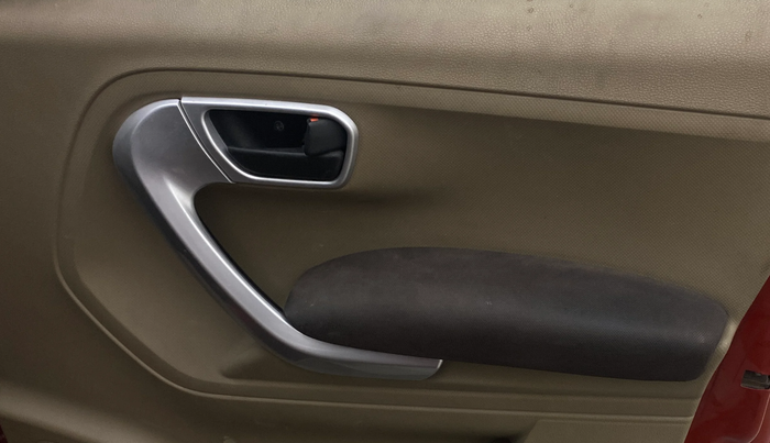 2016 Mahindra TUV300 T8 AMT, Diesel, Automatic, 86,242 km, Driver Side Door Panels Control