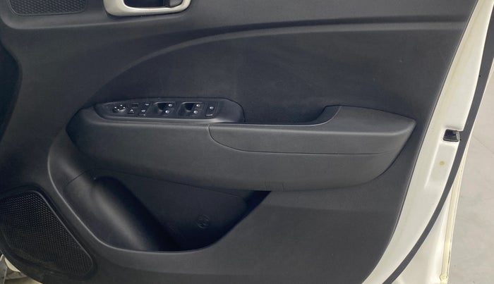 2021 Hyundai VENUE SX 1.5 CRDI, Diesel, Manual, 54,146 km, Driver Side Door Panels Control