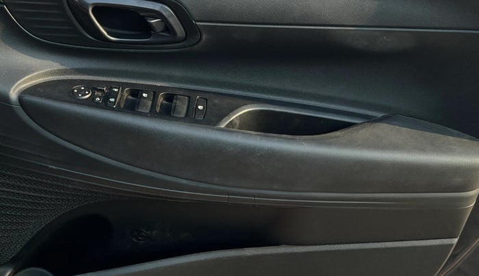 2021 Hyundai NEW I20 SPORTZ 1.2 MT, Petrol, Manual, 52,911 km, Driver Side Door Panels Control