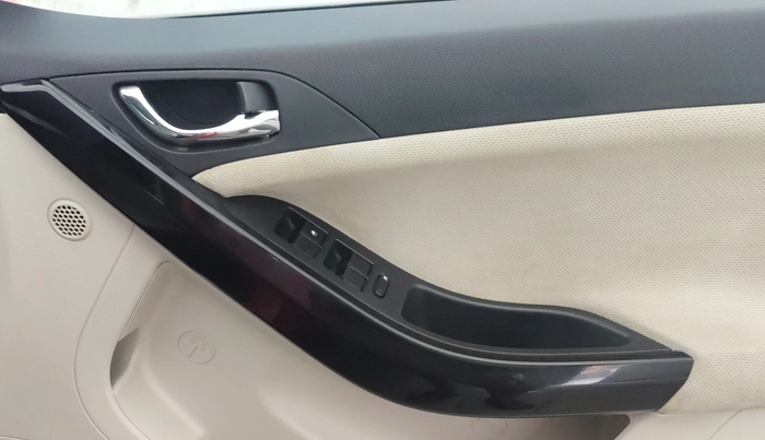 2022 Tata NEXON XZA PLUS SUNROOF DUAL TONE PETROL, Petrol, Automatic, 43,080 km, Driver Side Door Panels Control