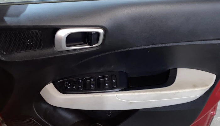 2022 Hyundai VENUE SX 1.5 CRDI DUAL TONE, Diesel, Manual, 84,540 km, Driver Side Door Panels Control