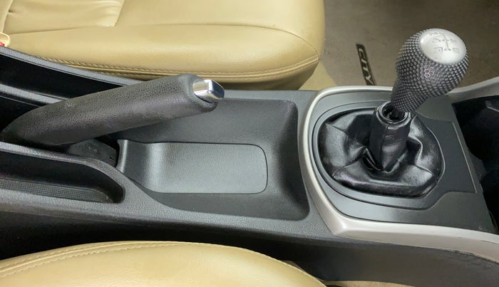 2017 Honda City V MT PETROL, Petrol, Manual, 39,861 km, Gear Lever