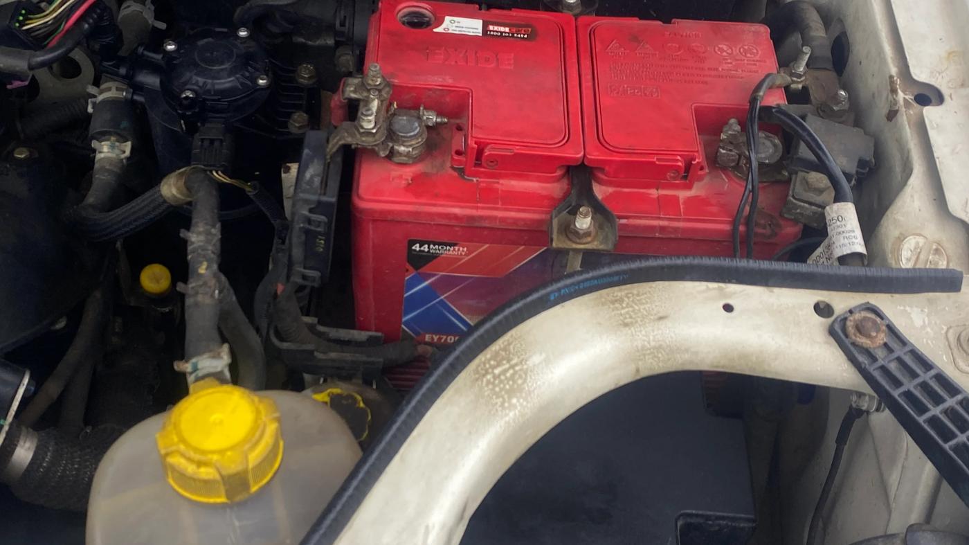 2015 Mahindra TUV300 T8, Diesel, Manual, 61,827 km, Engine View - Left