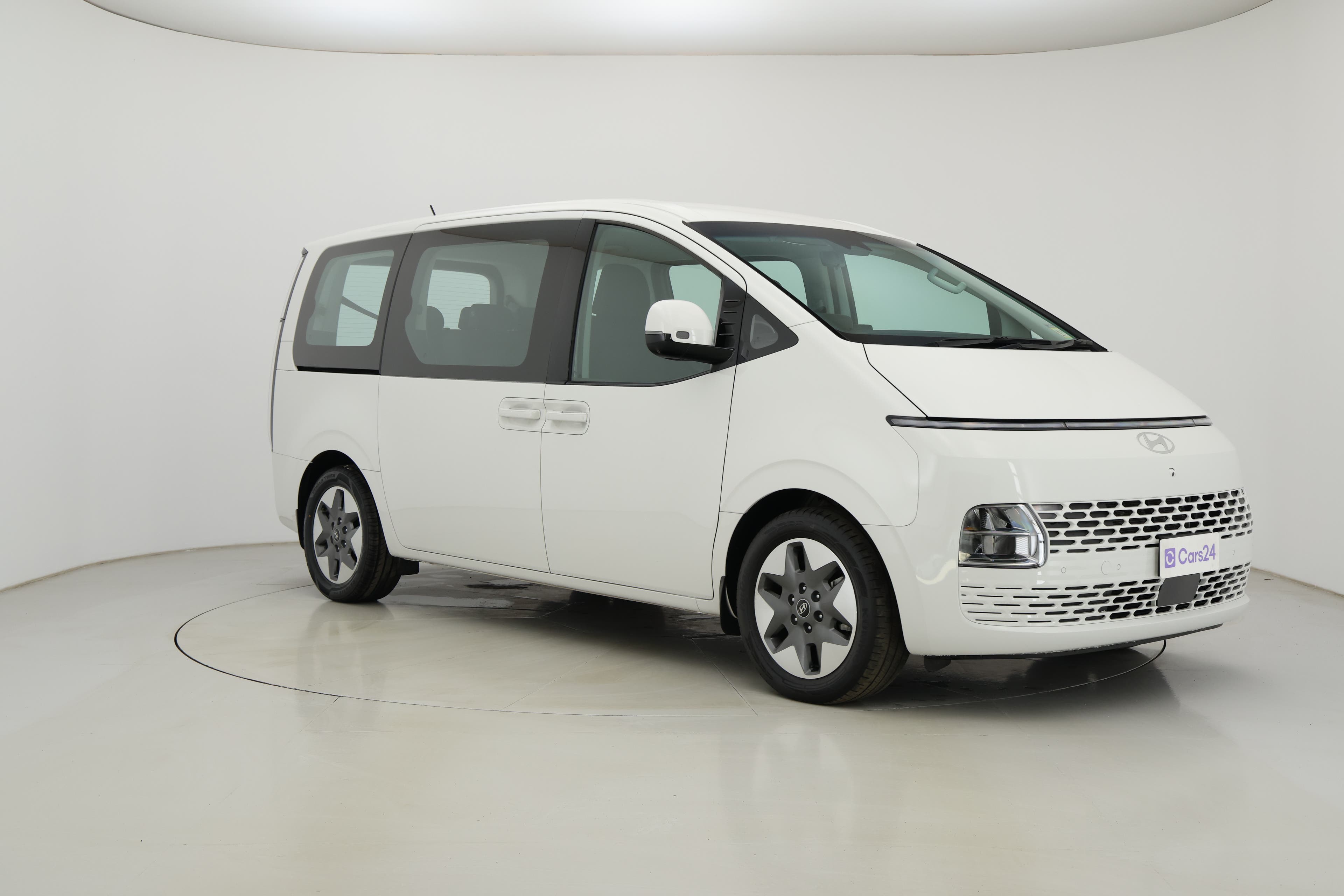 Hyundai Staria image