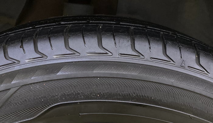 2016 Hyundai Creta SX PLUS 1.6 PETROL, Petrol, Manual, 72,266 km, Right Rear Tyre Tread