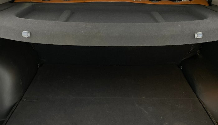 2016 Hyundai Creta SX PLUS 1.6 PETROL, Petrol, Manual, 72,266 km, Boot Inside