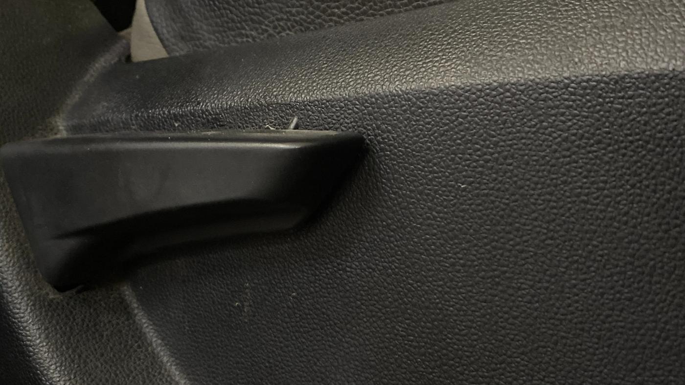 2017 Mahindra Kuv100 K8 6 STR, CNG, Manual, 31,756 km, Driver Side Adjustment Panel