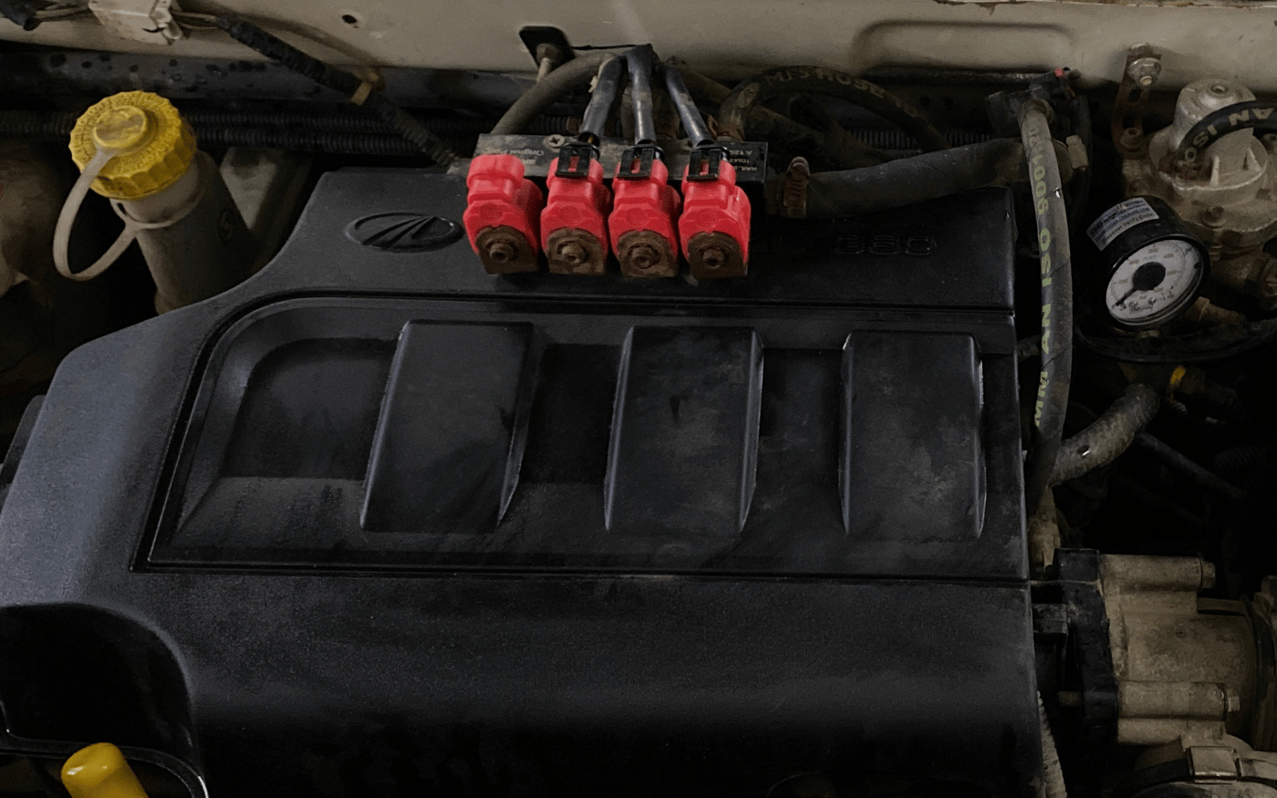 2017 Mahindra Kuv100 K8 6 STR, CNG, Manual, 31,756 km, Engine View