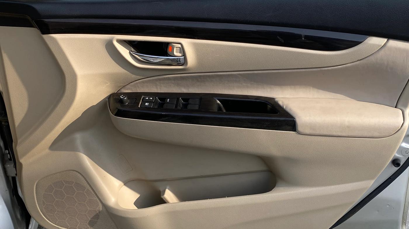2015 Maruti Ciaz VXI, Petrol, Manual, 25,266 km, Driver Side Door Panels Control