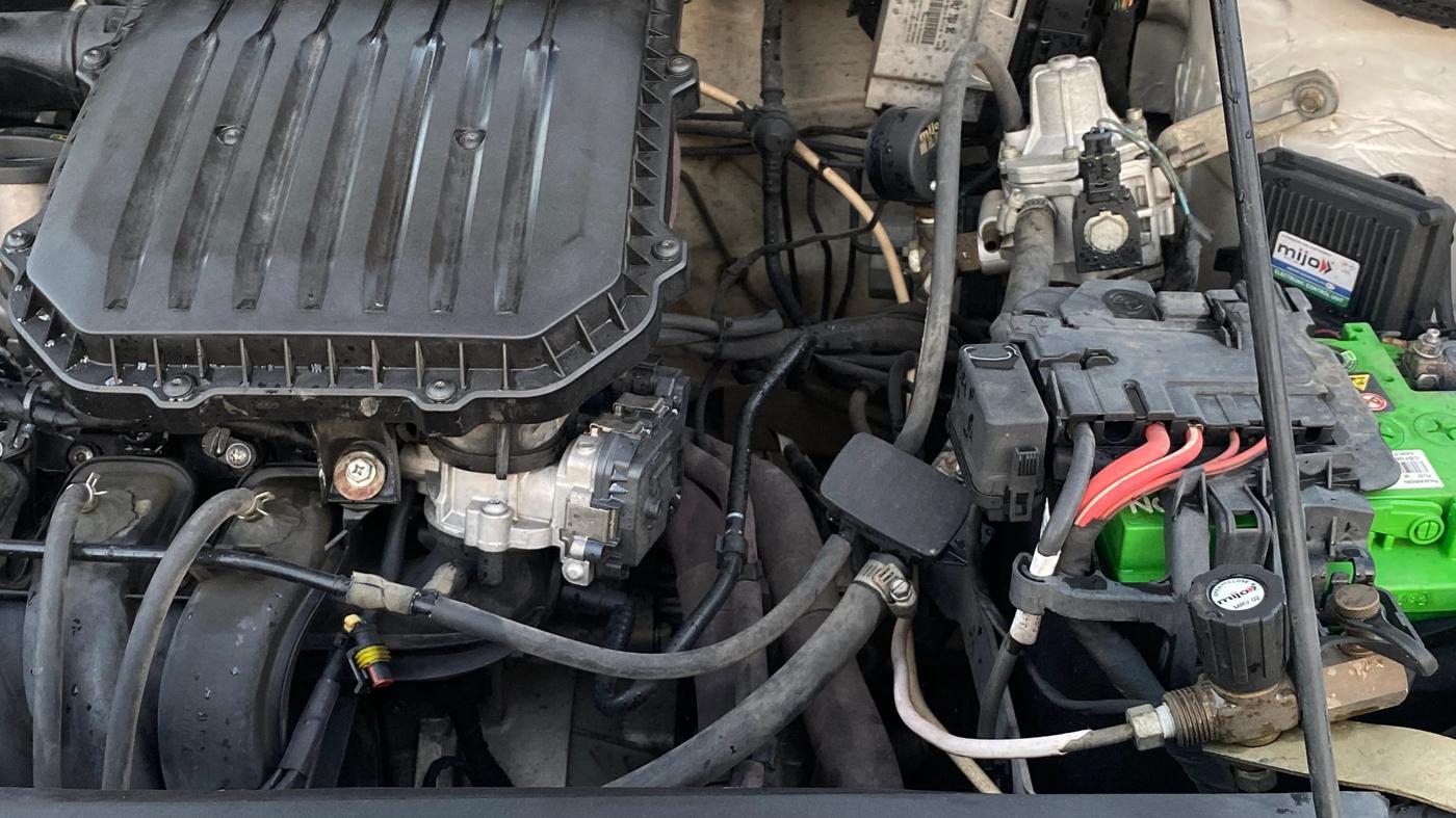 2019 Volkswagen Polo TRENDLINE 1.0L, CNG, Manual, 47,196 km, Engine View - Left