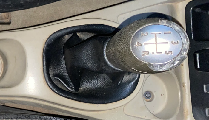 2015 Nissan Terrano XL D PLUS, Diesel, Manual, 1,00,083 km, Gear Lever