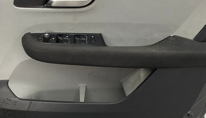 2021 Tata ALTROZ XZ PETROL, Petrol, Manual, 31,421 km, Driver Side Door Panels Control