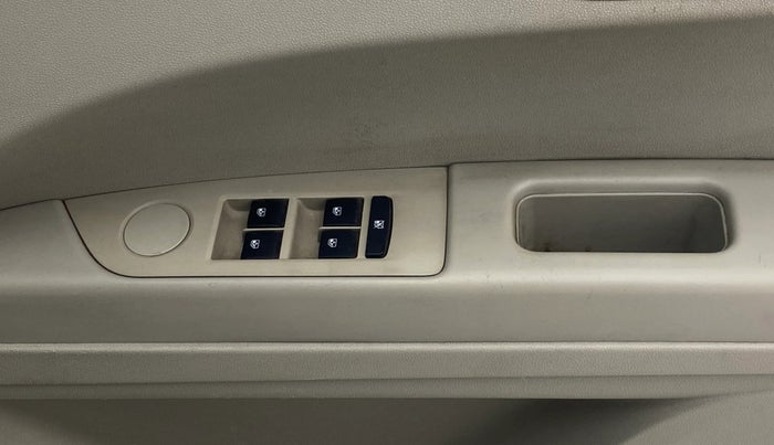 2019 Mahindra MARAZZO M2 8 STR, Diesel, Manual, 1,12,260 km, Driver Side Door Panels Control