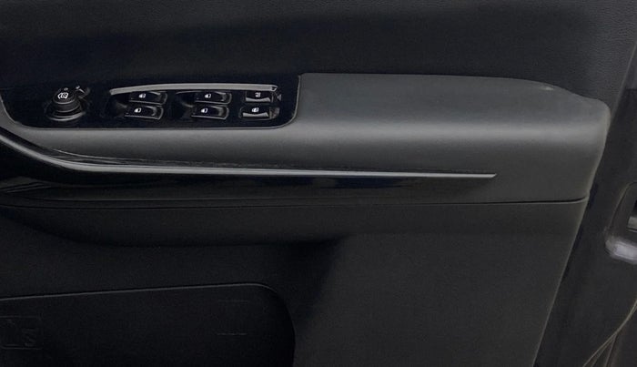 2023 Mahindra XUV700 AX 7 LUXURY D MT 7 STR, Diesel, Manual, 1,09,565 km, Driver Side Door Panels Control