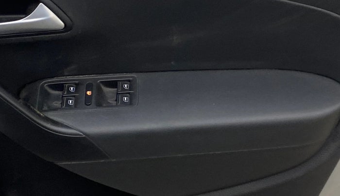 2018 Volkswagen Ameo HIGHLINE PLUS 1.5L AT 16 ALLOY, Diesel, Automatic, 92,924 km, Driver Side Door Panels Control