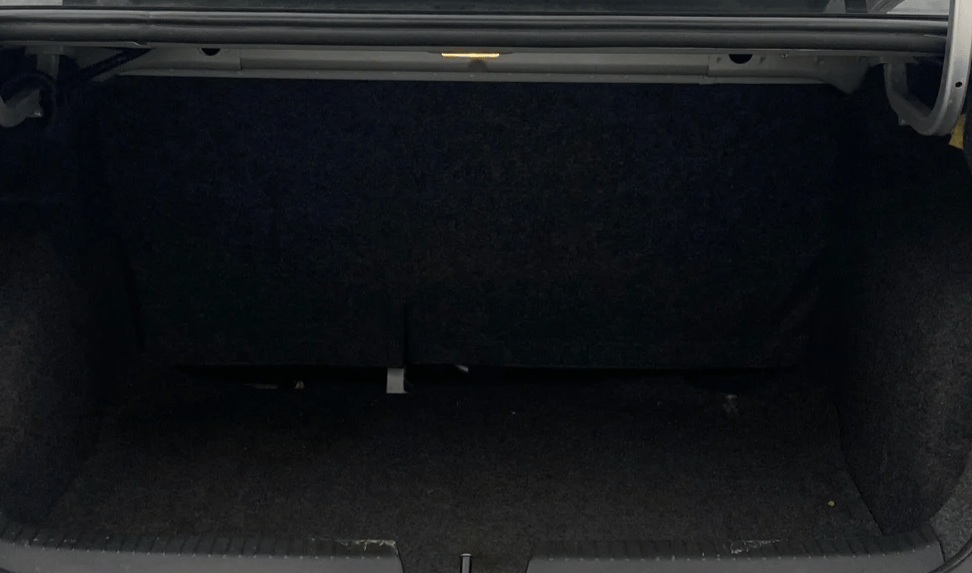 2018 Volkswagen Ameo HIGHLINE PLUS 1.5L AT 16 ALLOY, Diesel, Automatic, 92,924 km, Boot Inside