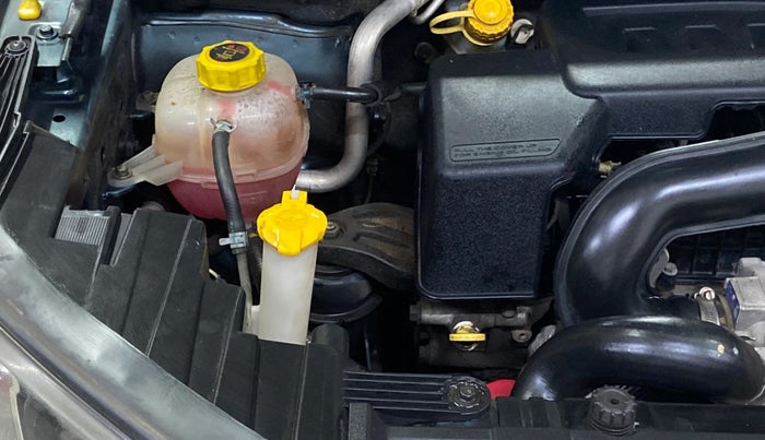 2019 Mahindra XUV300 W8 (O) 1.5 DIESEL, Diesel, Manual, 84,648 km, Engine View - Right