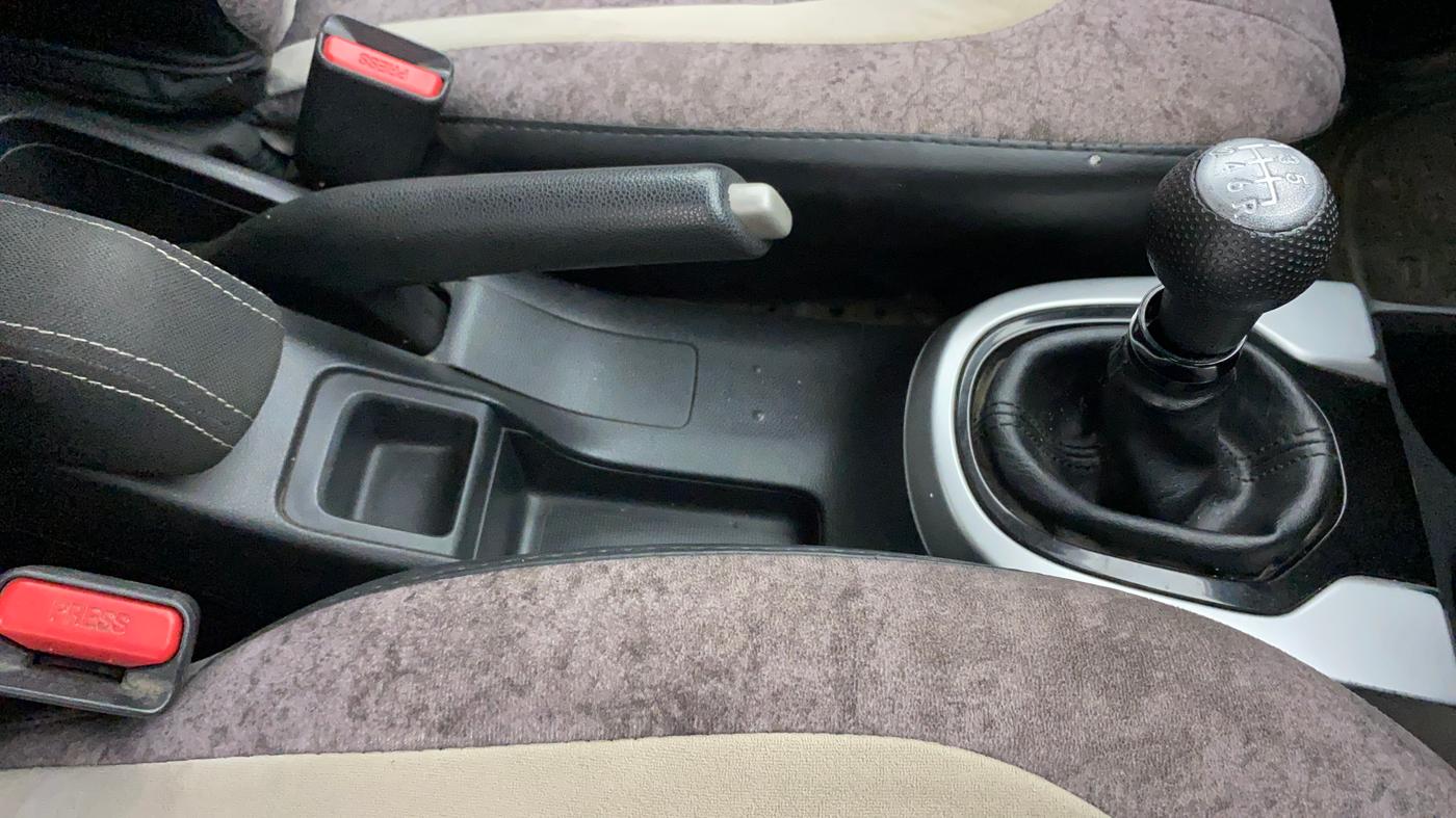 2017 Honda WR-V 1.5L I-DTEC VX MT, CNG, Manual, 88,309 km, Gear Lever
