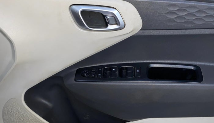 2021 Hyundai AURA SX PLUS 1.2 AMT, Petrol, Automatic, 1,01,354 km, Driver Side Door Panels Control