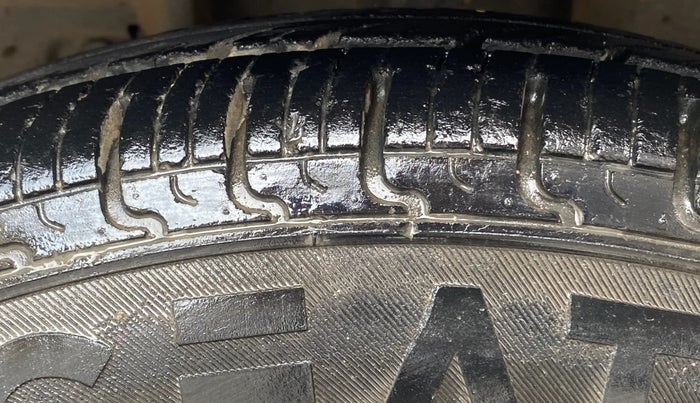 2018 Renault Kwid RXT 1.0 (O), Petrol, Manual, 29,355 km, Left Front Tyre Tread