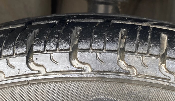 2018 Renault Kwid RXT 1.0 (O), Petrol, Manual, 29,355 km, Right Front Tyre Tread