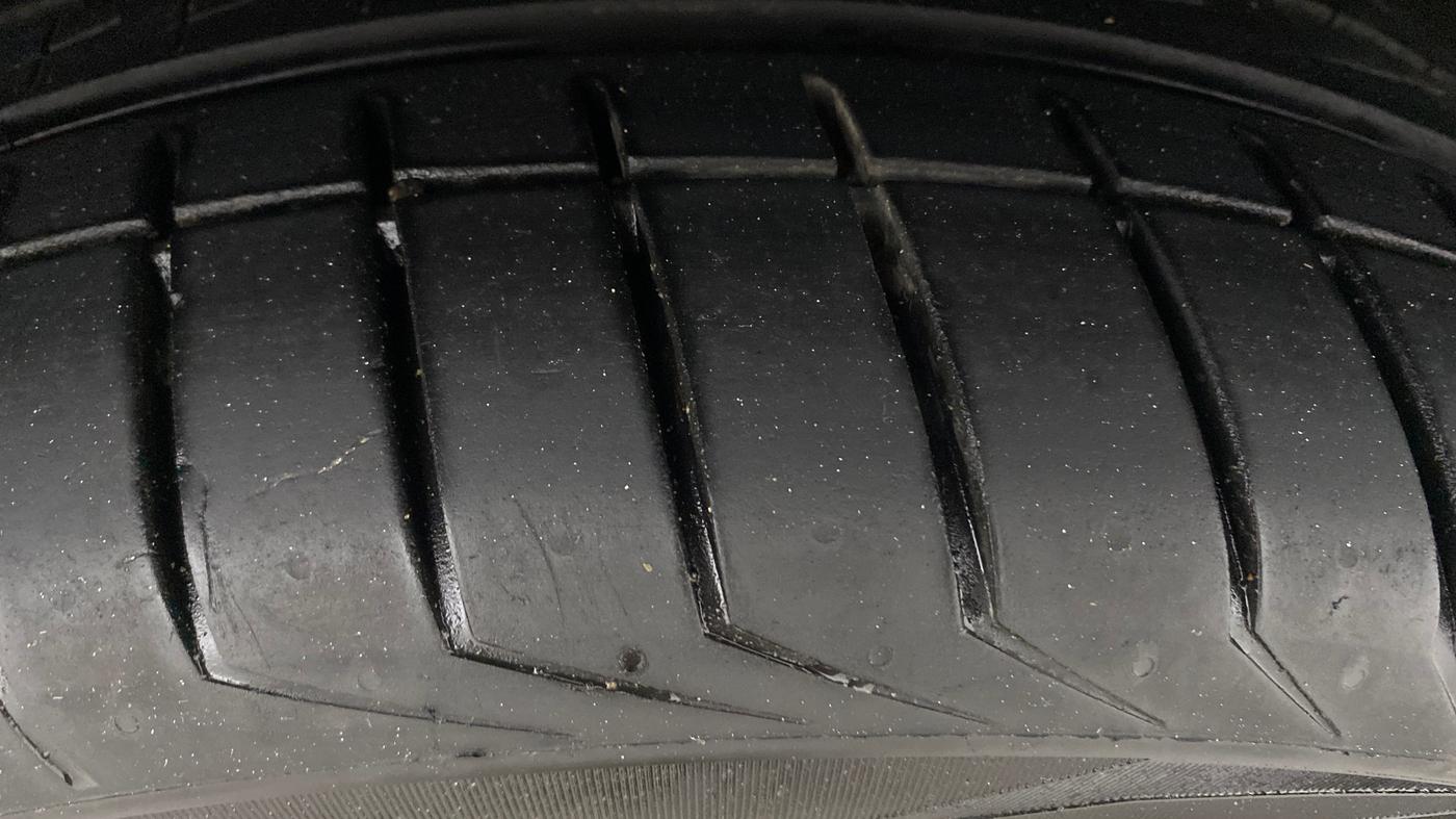2014 Volkswagen Jetta HIGHLINE TDI, Diesel, Manual, 70,639 km, Right Front Tyre Tread