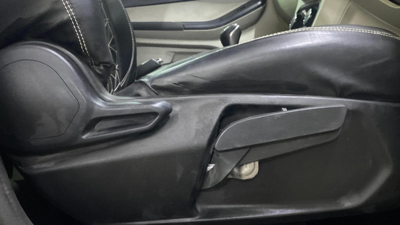 2023 Tata TIGOR XZ PLUS PETROL, Petrol, Manual, 27,532 km, Driver Side Adjustment Panel