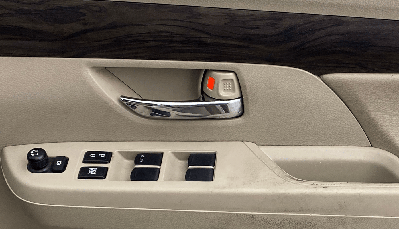2020 Maruti Ertiga ZXI+ SHVS, Petrol, Manual, 32,513 km, Driver Side Door Panels Control