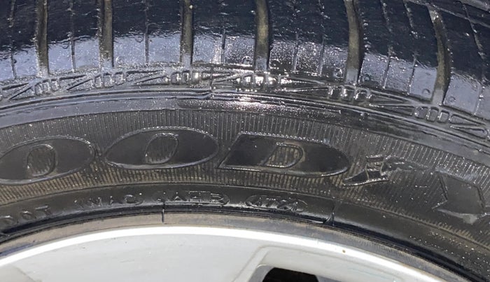 2015 Hyundai Xcent BASE 1.2, Petrol, Manual, 26,210 km, Right Front Tyre Tread