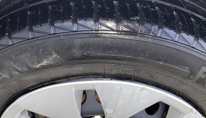 2015 Hyundai Xcent BASE 1.2, Petrol, Manual, 26,210 km, Left Front Tyre Tread
