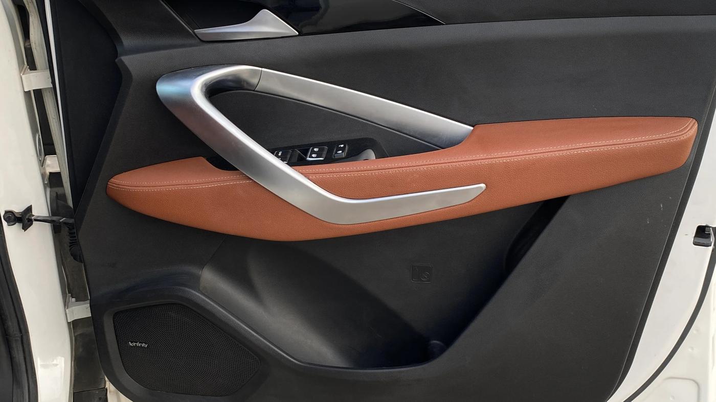 2022 MG HECTOR PLUS SHARP 1.5 PETROL TURBO CVT 6-STR, Petrol, Automatic, 76,670 km, Driver Side Door Panels Control