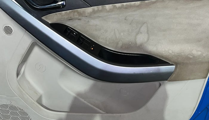 2020 Tata NEXON XZA PLUS (O) PETROL, Petrol, Automatic, 86,467 km, Driver Side Door Panels Control