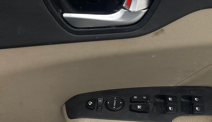 2018 Hyundai Verna 1.6 VTVT SX O, Petrol, Manual, 82,408 km, Driver Side Door Panels Control