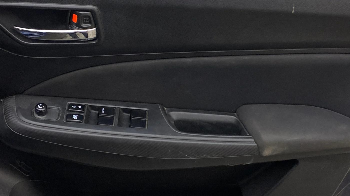 2021 Maruti Swift VXI, Petrol, Manual, 1,16,538 km, Driver Side Door Panels Control