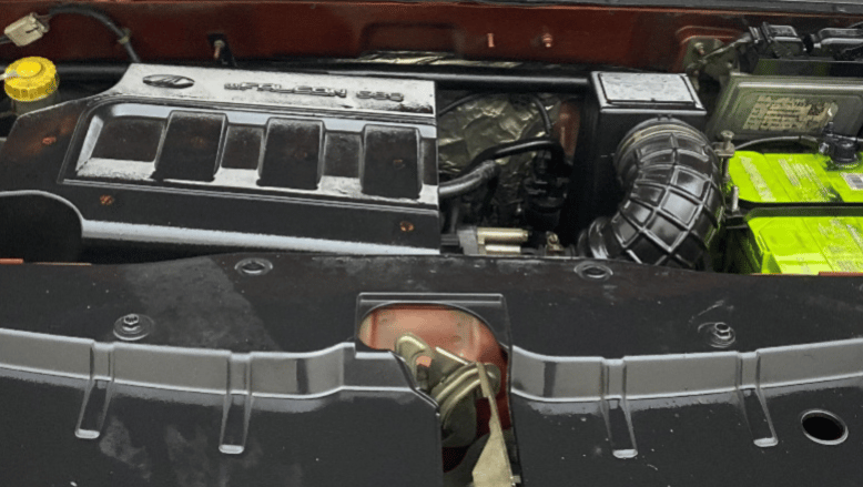 2017 Mahindra Kuv100 K6 PLUS 6 STR, Petrol, Manual, 63,581 km, Engine View