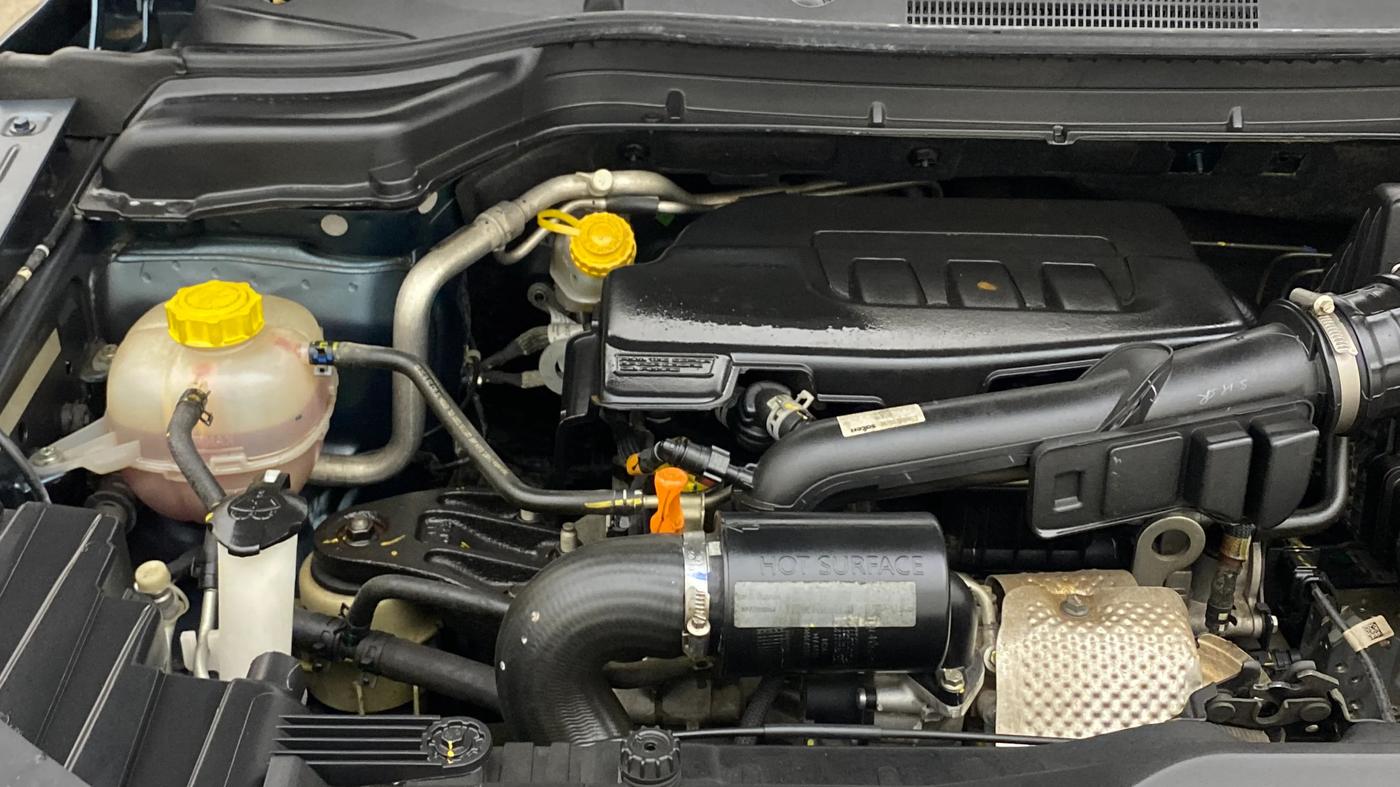 2024 Mahindra XUV300 W8 (O) 1.2 PETROL AMT, Petrol, Automatic, 15,125 km, Engine View - Right