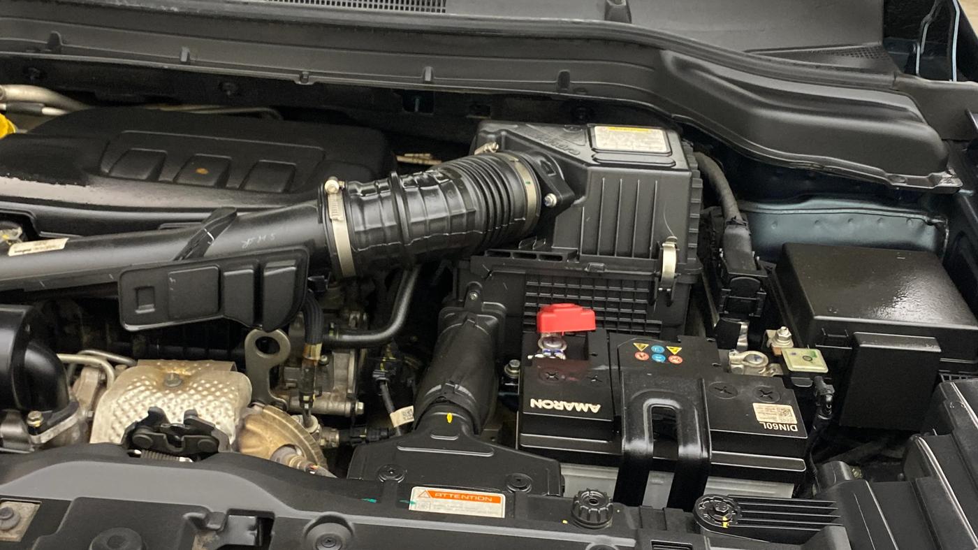 2024 Mahindra XUV300 W8 (O) 1.2 PETROL AMT, Petrol, Automatic, 15,125 km, Engine View - Left