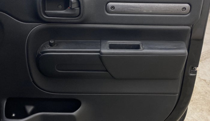 2022 Mahindra Thar LX PETROL HT 4WD AT, Petrol, Automatic, 60,639 km, Driver Side Door Panels Control