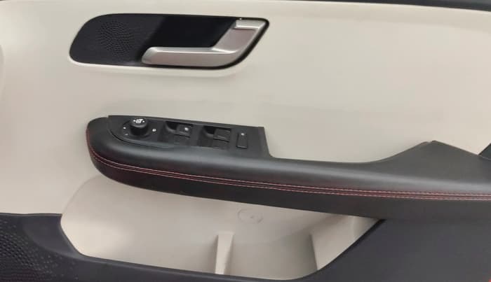 2023 Tata ALTROZ XZ Plus Sunroof i-Turbo , Petrol, Manual, 63,040 km, Driver Side Door Panels Control
