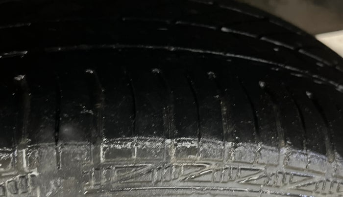 2014 Honda Amaze 1.2L I-VTEC SX, Petrol, Manual, 38,462 km, Left Rear Tyre Tread