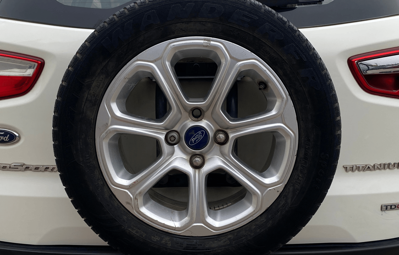 2019 Ford Ecosport TITANIUM + 1.5L DIESEL, Diesel, Manual, 1,05,820 km, Spare Tyre