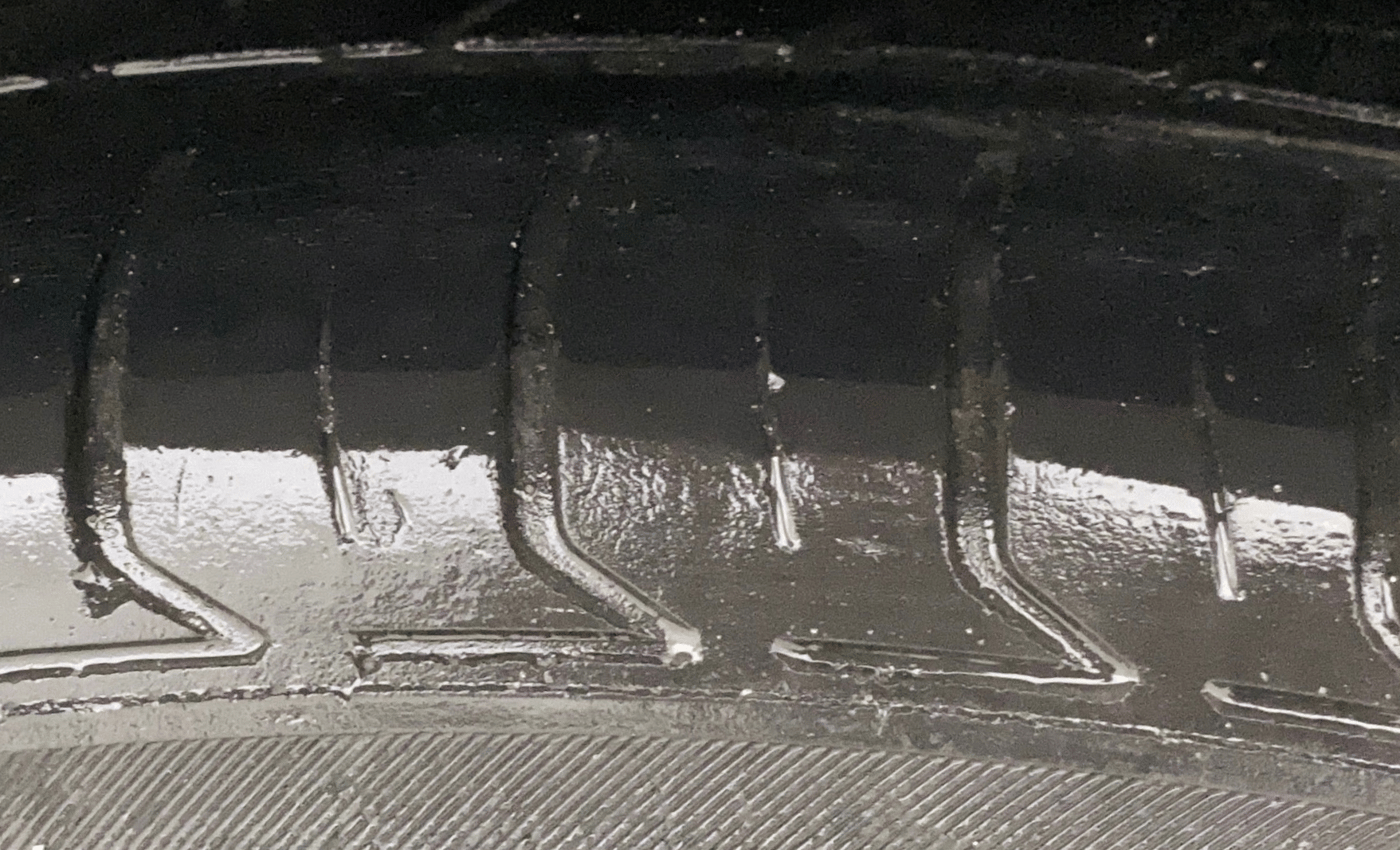 2017 Jeep Compass LIMITED (O) 1.4 PETROL AT, CNG, Automatic, 85,026 km, Left Rear Tyre Tread
