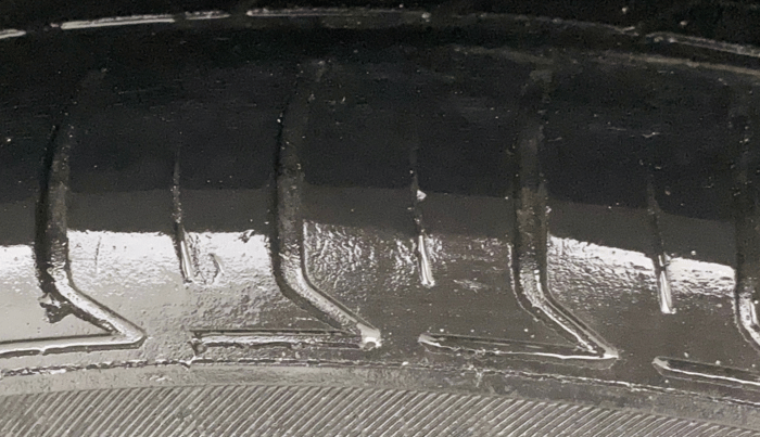 2017 Jeep Compass LIMITED (O) 1.4 PETROL AT, CNG, Automatic, 85,026 km, Left Rear Tyre Tread