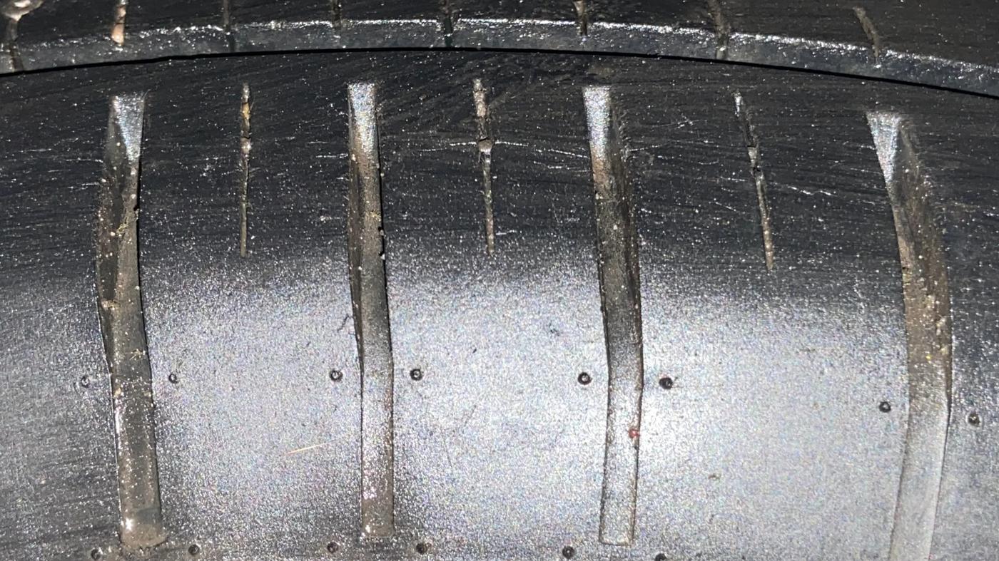 2020 Maruti Swift ZXI AMT, Petrol, Automatic, 33,817 km, Left Rear Tyre Tread